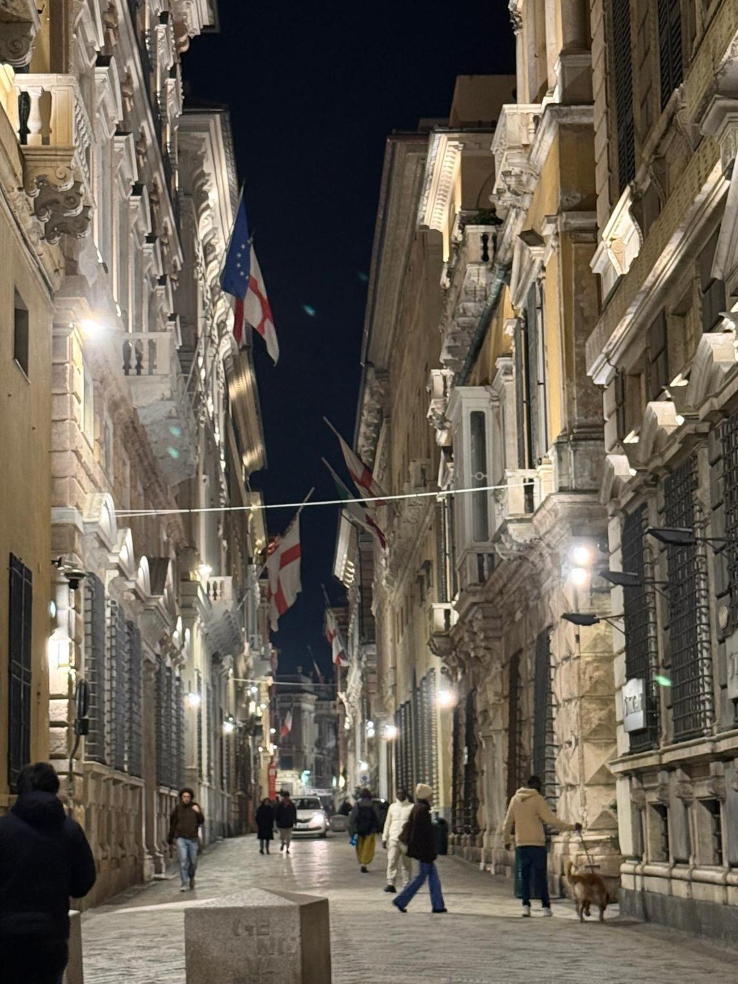 Апартаменты The First Luccoli Garibaldi Rolli Генуя Экстерьер фото